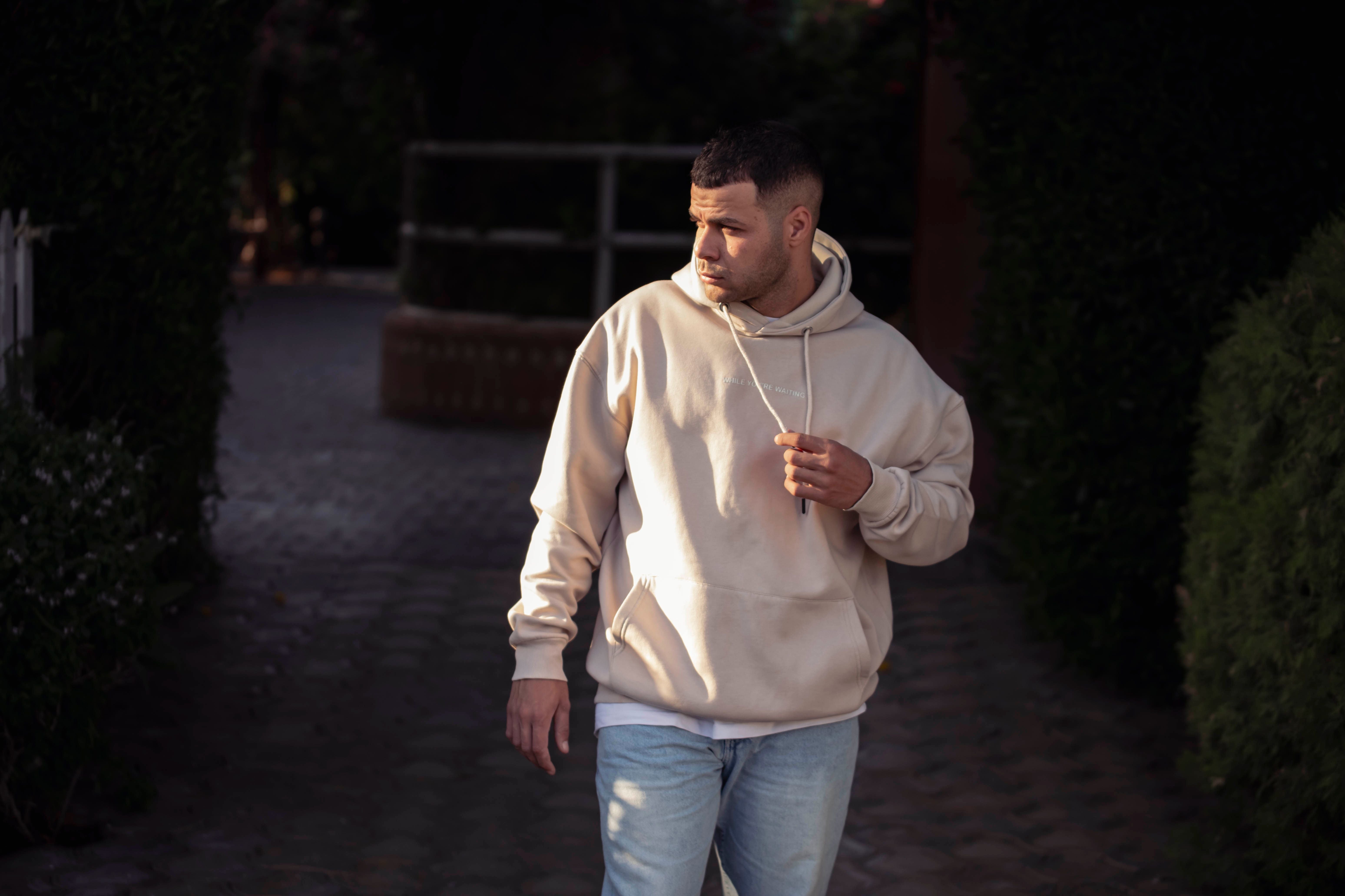 how to style oversized hoodie guy